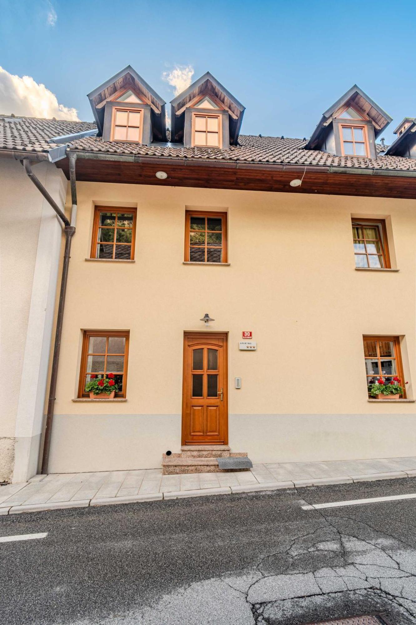 Apartma Miranda Log pod Mangartom Exterior foto