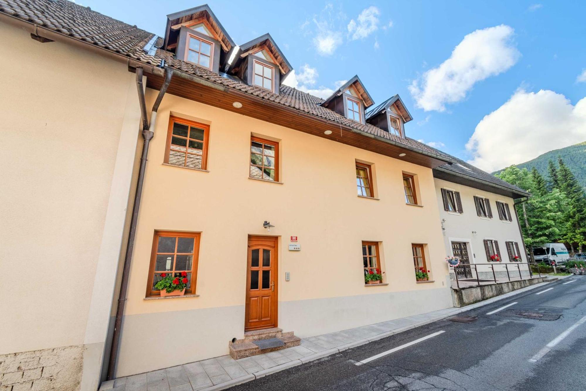 Apartma Miranda Log pod Mangartom Exterior foto