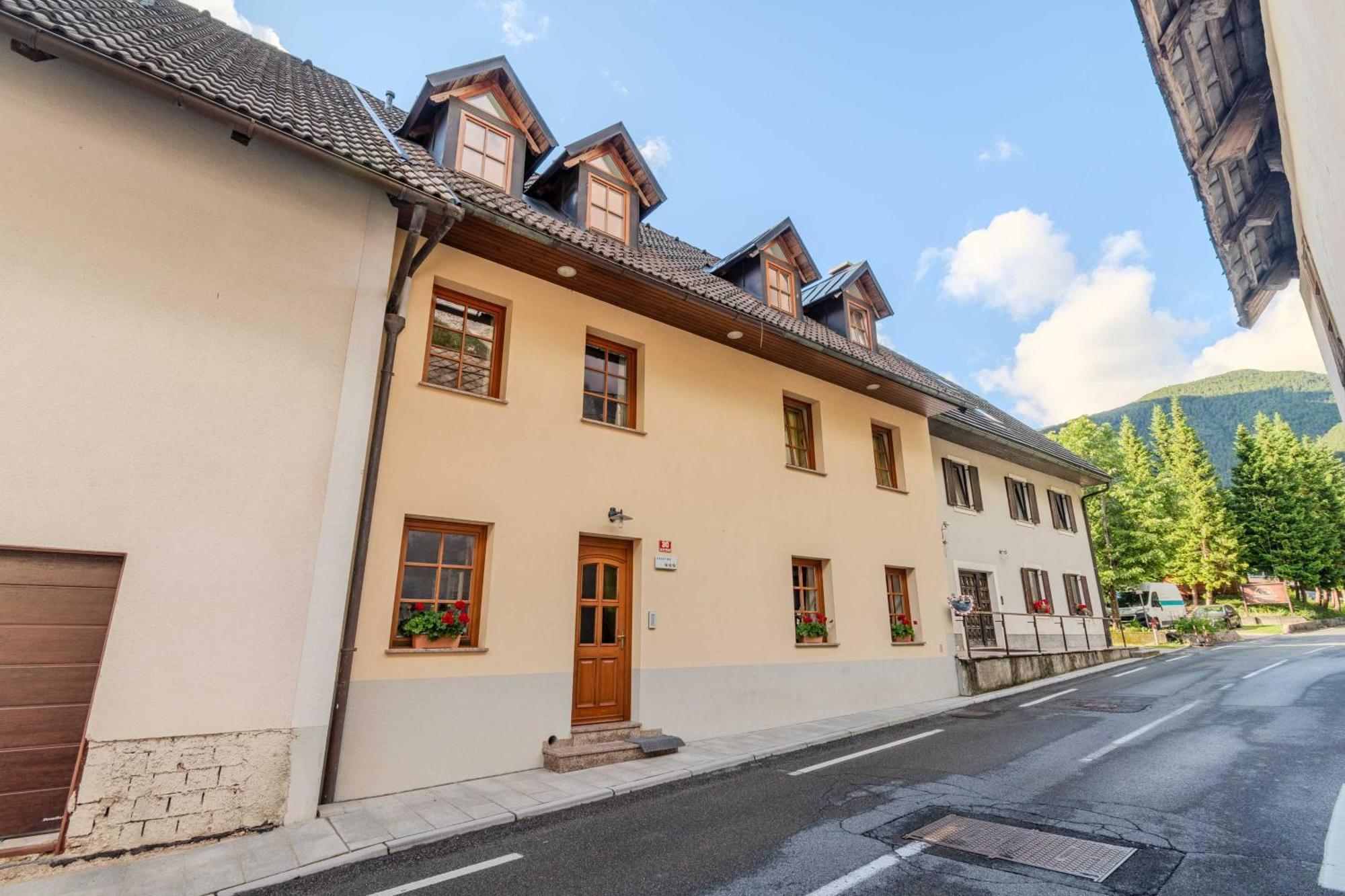 Apartma Miranda Log pod Mangartom Exterior foto